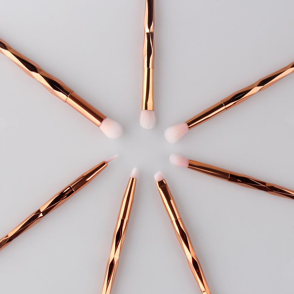 Eye Shadow Brush Set With Synthetic Fibers For Makeup Enthusiasts And Professionals