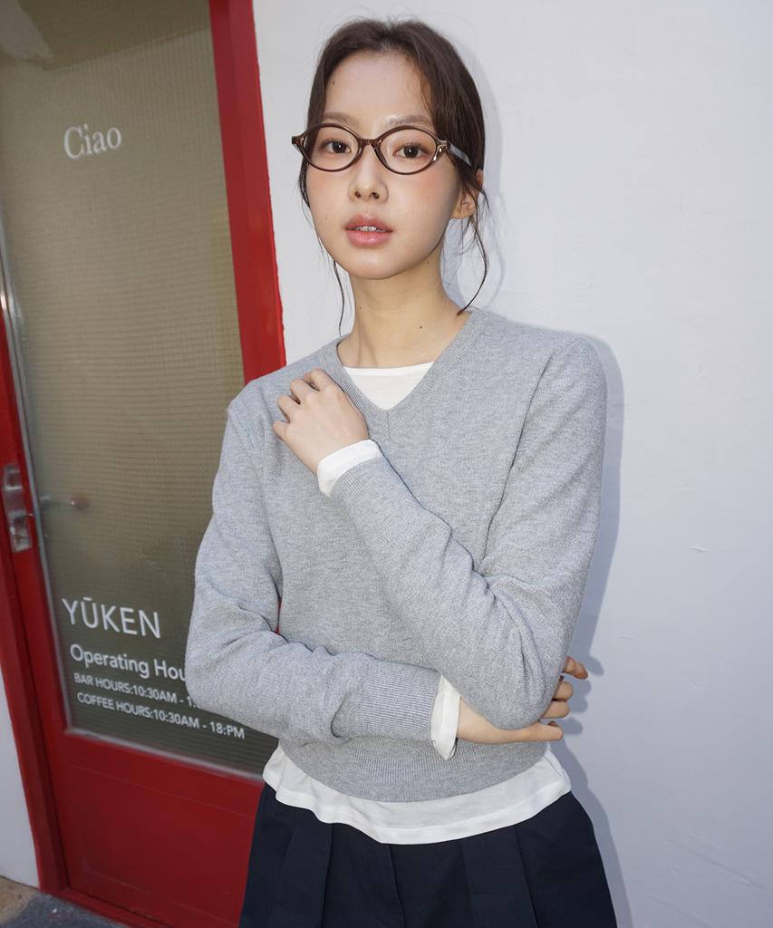 MOOD INSIDE WOMAN (Woman) Essential Mood Crop V-Neck Knit_Ivory (A Type)