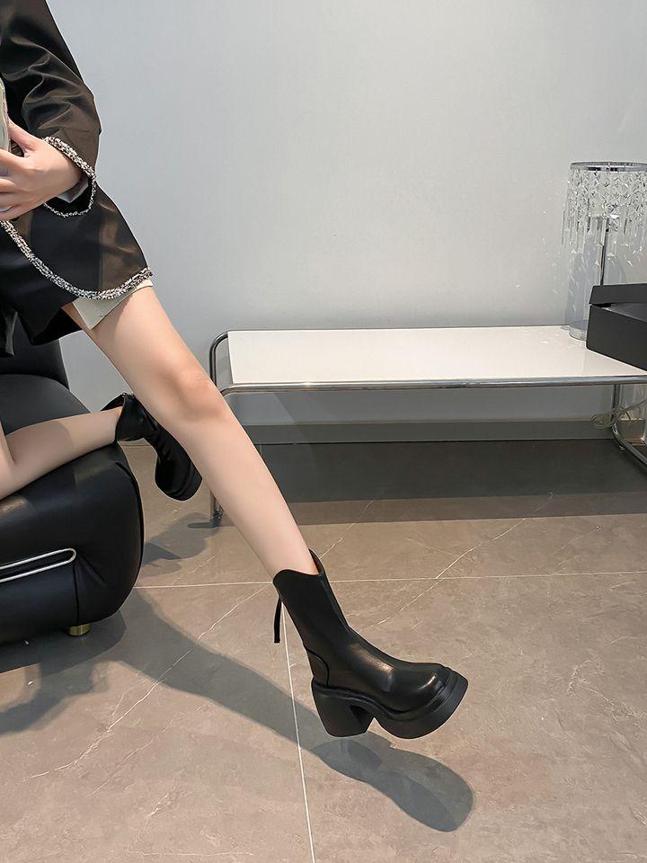 French Skinny Boots Women's Thick Heel Thick Sole Small Man Tall Rear Zipper Martin Boots V-mouth White Medium Short Boots