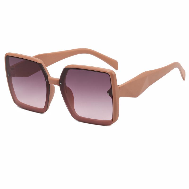 

Простые квадратные солнцезащитные очки Модные женские солнцезащитные очки Уличная съемка Крупная оправа Обычные очки