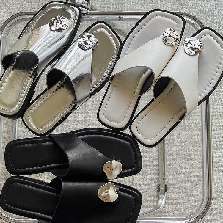 New toe cool slippers outside women's holiday style square head flat bottom Korean version retro summer niche design flip-flops