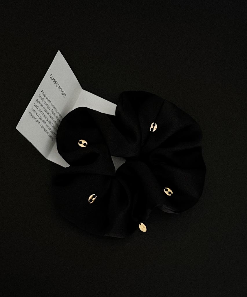 Ourthings Classic Moment Light Scrunchie