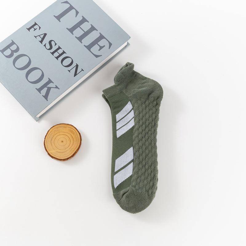 Men's Odor-Resistant White Sports Crew Socks, Thick Terry Bottom for Marathon & Basketball