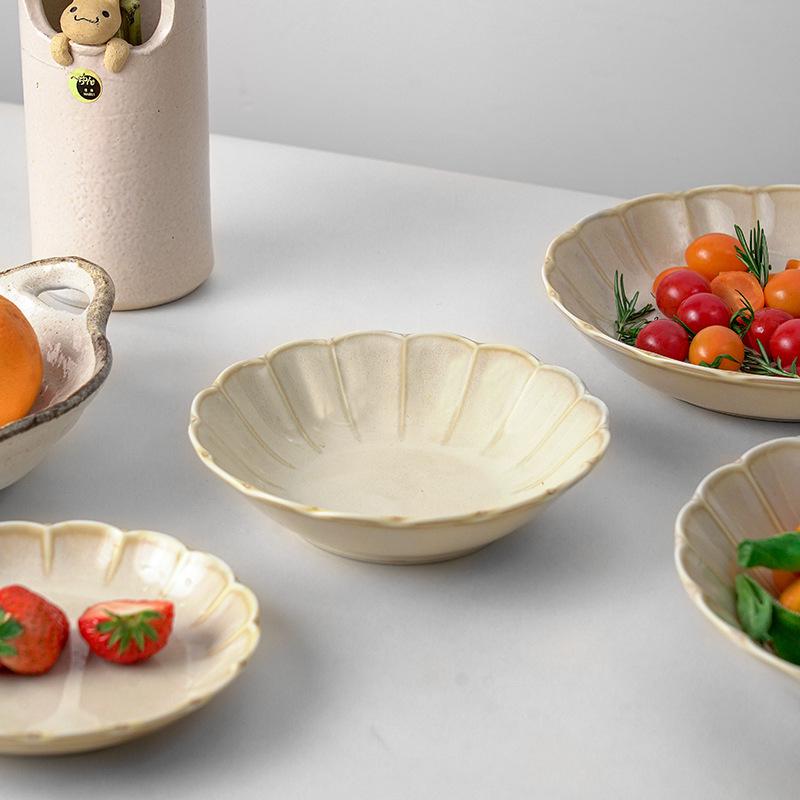 Japanese Retro White Glaze Ceramic Breakfast Plate - Creative and Simple Design for Cakes and More
