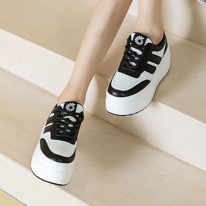 Korean version of casual versatile little white shoes women's spring 2025 new panda color matching platform women's shoes single fashion board shoes
