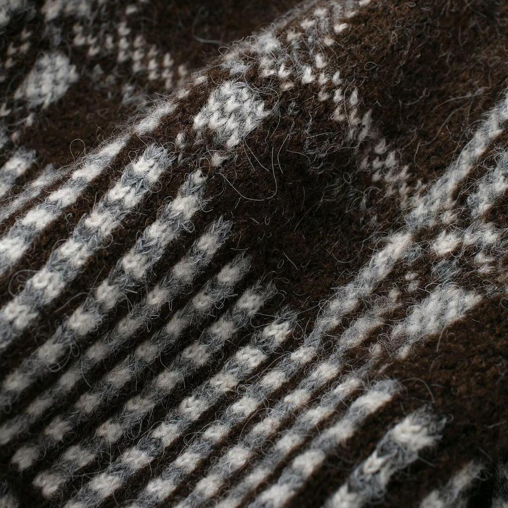 2025 Spring Women's Fashion Plaid Knit Sweater - Versatile Round Neck for Commuter Wear