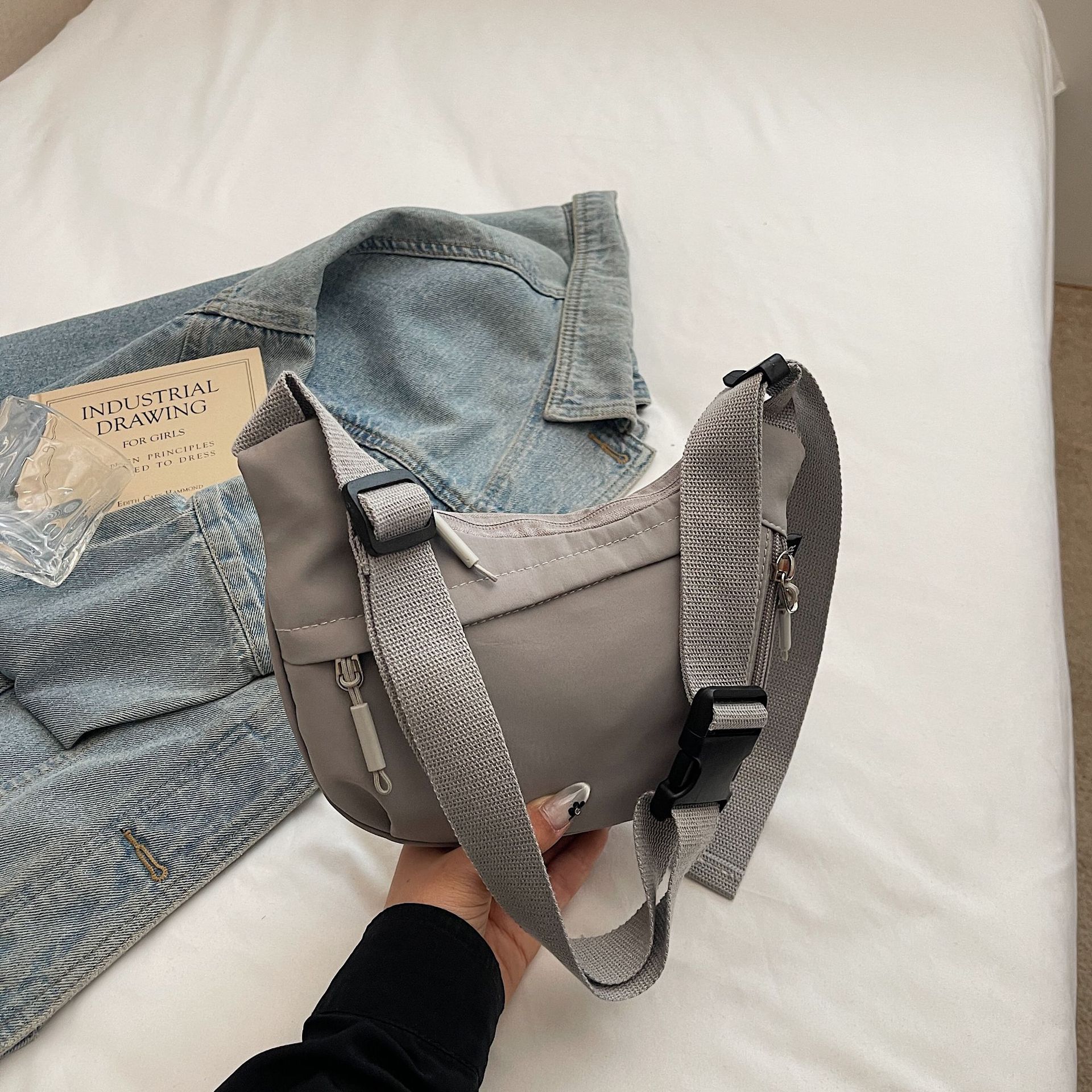 

Fashion 2025 Girls Class Crossbody Bag Simple and Lightweight Shoulder Bag Japanese Niche Leisure Commuter Dumpling Bag серый