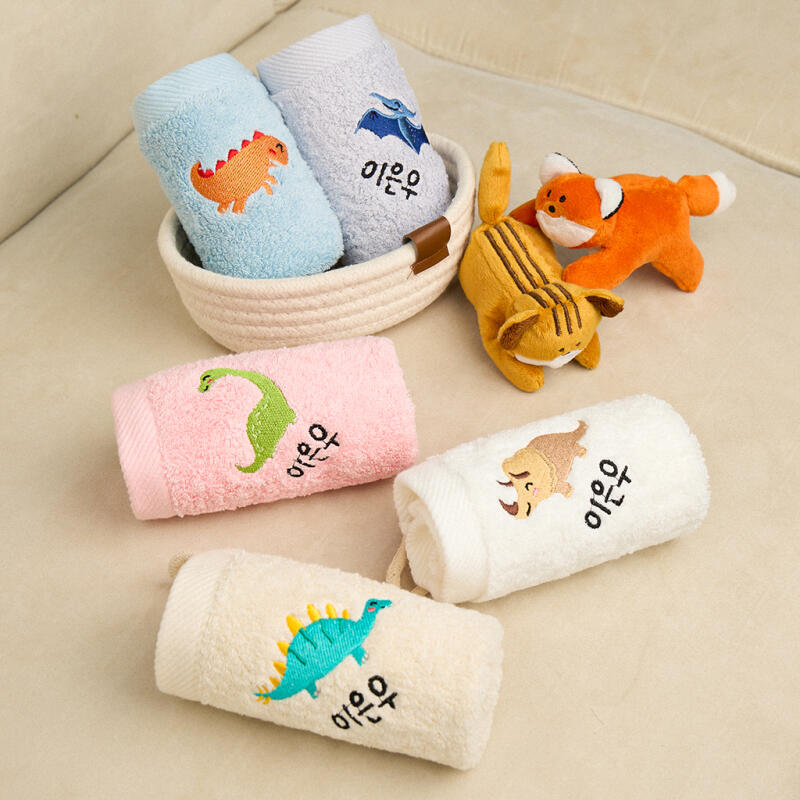 

Dinosaur Name Embroidery Kindergarten Towel Set of 5 5 white cards