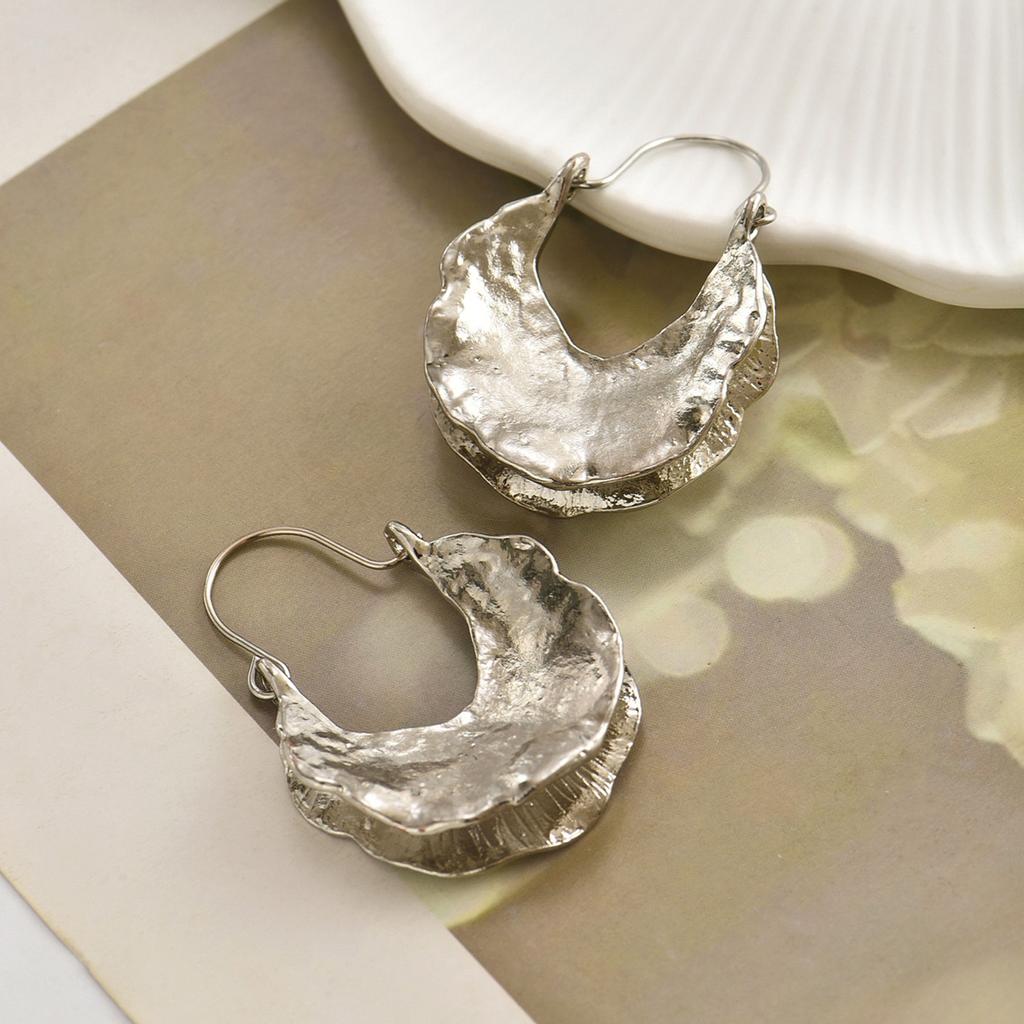 European and American niche design sense alloy leaf earrings retro advanced pleated pattern temperament texture fashion stud earrings