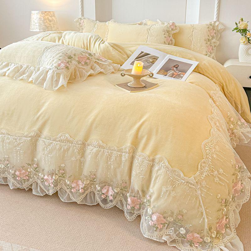 Koreanisches Prinzessinnen-Spitzenrand-Milchsamt-4-teiliges Set: Antistatische Korallenfleece-Bettlaken & Bettbezug