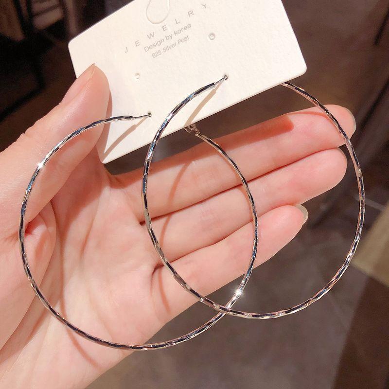 and American Exaggerated Minimalist Style Plain Large Hoop Earrings 2026 New Trendy Influencer Style High-End Silver Needle Earrings for Women