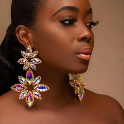Boucles d'oreilles strass exagérées, Boucles d'oreilles à clous brillantes en strass en forme de fleur haut de gamme à la mode et luxueuses