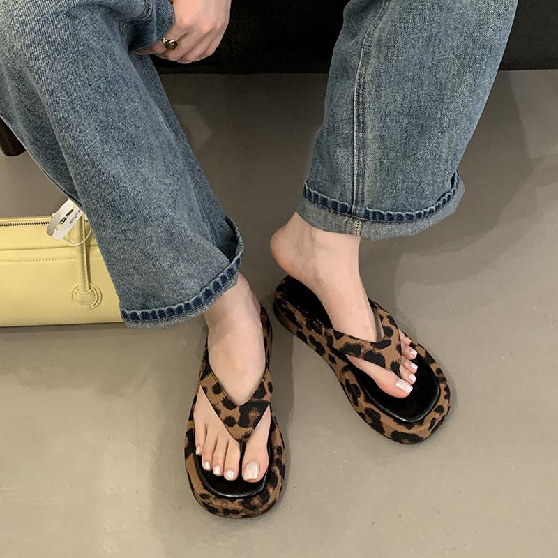 Fashion New Fashion Thick Soled Women Slides Slippers Spring Summer Beach Female Flip flops Sandals Square Toe Ladies Slippers Shoes