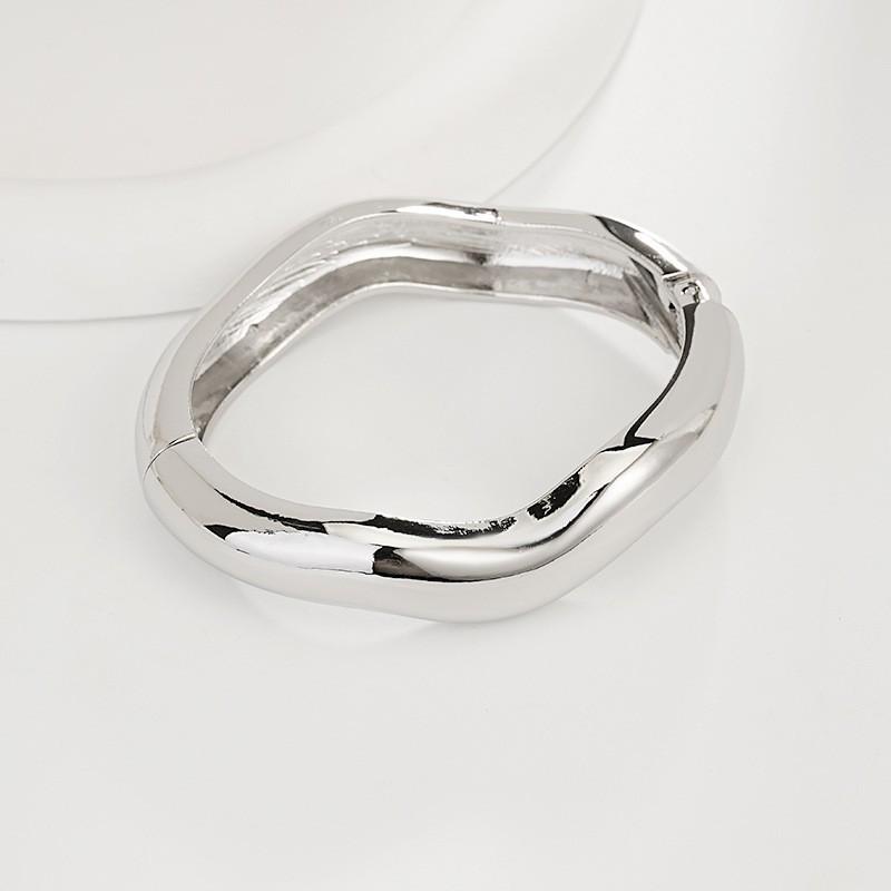 Interlocking Ring Open Bangle - European & American Light Luxury Design for Women