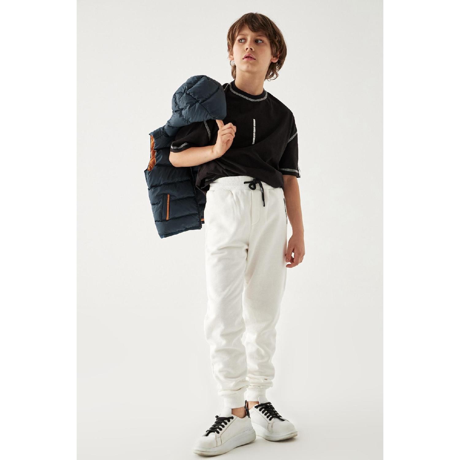 

мальчик книга удовлетворение шесть 22pfwnb3227 4 YAŞ