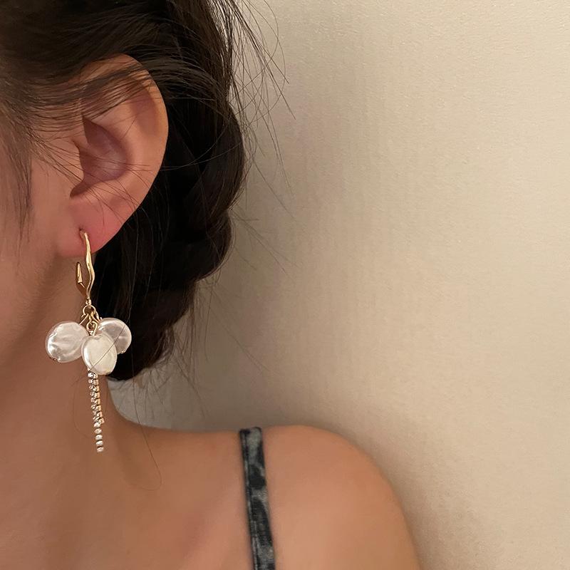 Asymmetric Baroque Imitation Pearl Heart Tassel Dangle Earrings for Woman New Design Fashion Jewelry Party Gifts