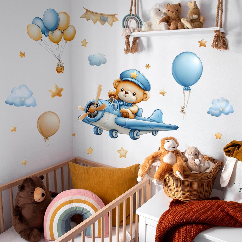 Cartoon-Bär fliegt Flugzeug Wandaufkleber für Schlafzimmer Wohnzimmer Heimdekoration