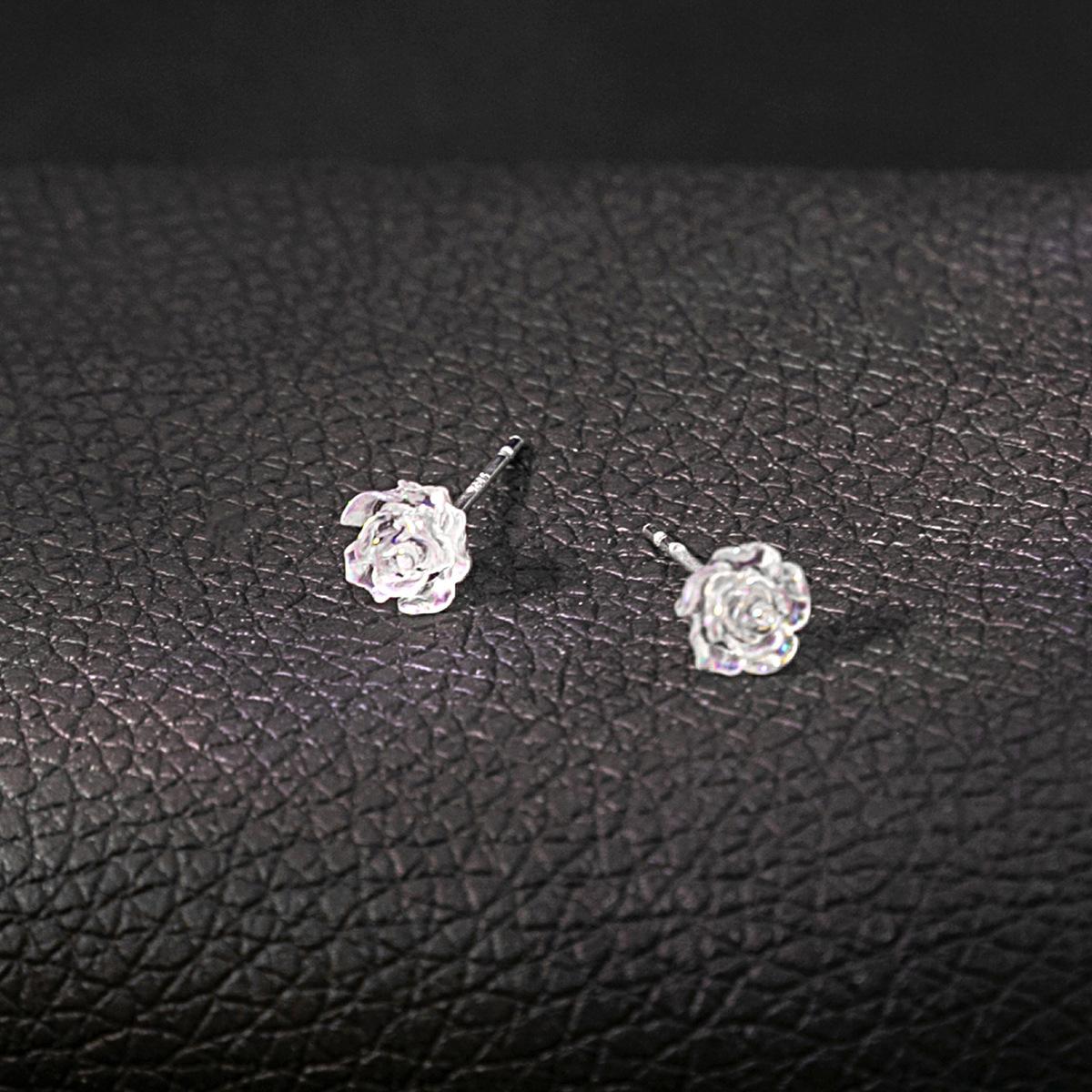 Small Translucent Camellia Stud Earrings, French Aurora Cute Flower Earrings, Three-Dimensional Petal Earrings.