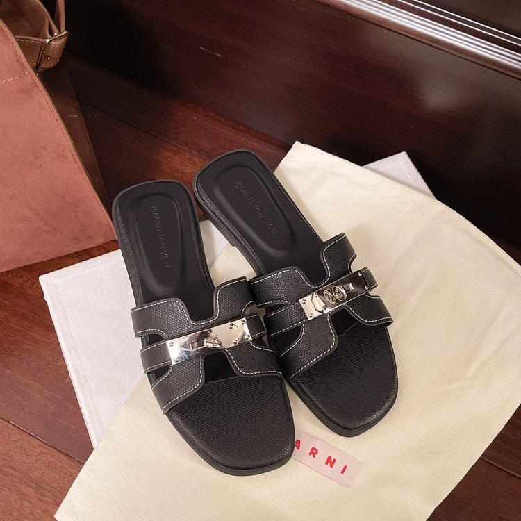 Small gold buckle silver sandals women's summer wear new retro hollow flat bottom one-word slippers casual beach shoes