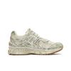 New Balance 2002R Protection Pack - Postarzane Sneakersy Unisex Białe Sól Morska Vintage-Pomarańczowe M2002RDG