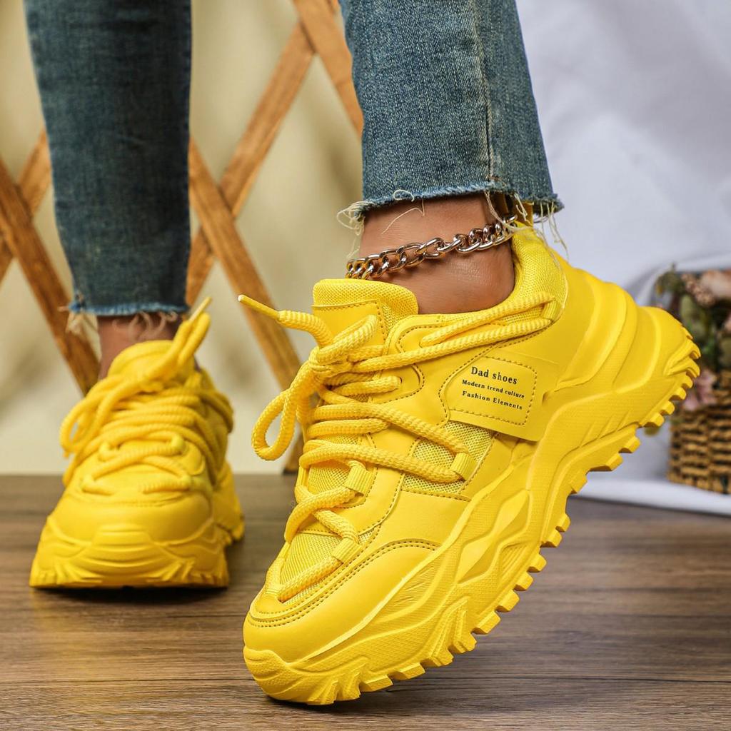 Höhensteigernde Damen-Mode-Sneaker - Trendige, atmungsaktive Dad Shoes aus Mesh für Freizeitkleidung.