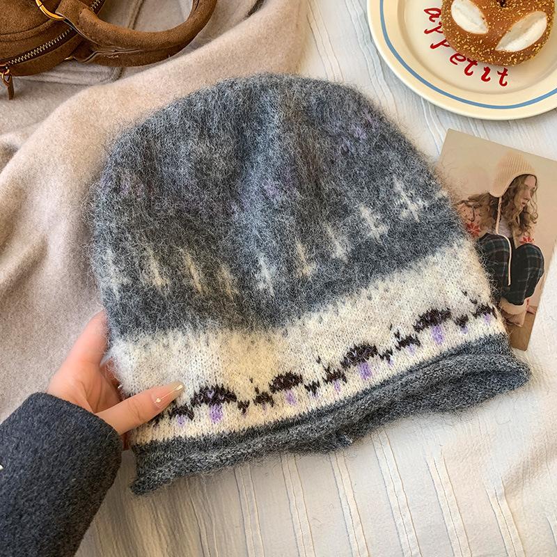Fair Island wind curling heap hat female autumn and winter retro face small cold hat lazy wind cold warm bag head hat