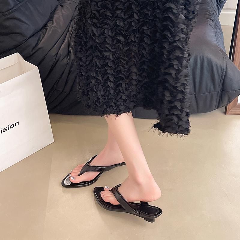 Fashion Slippers Women Summer On A Wedge Slides Fashion Rubber Flip Flops Platform Pointed Toe Beach Shoes Low Luxury Hawaiian Sabot