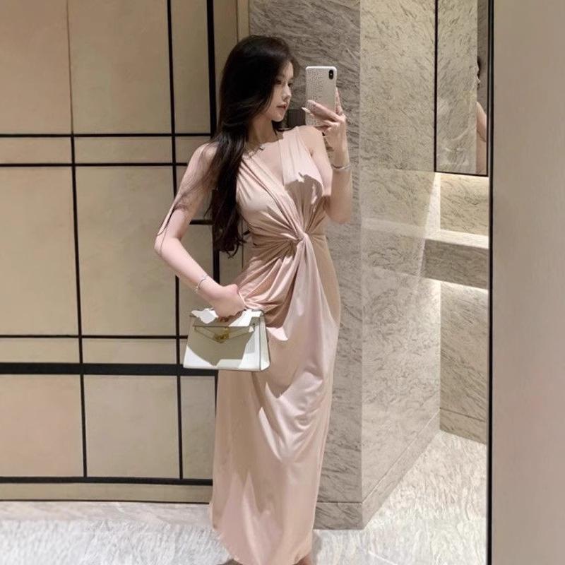 French celebrity temperament kink V-neck sleeveless dress 2026 summer new waist slim hip wrap dress
