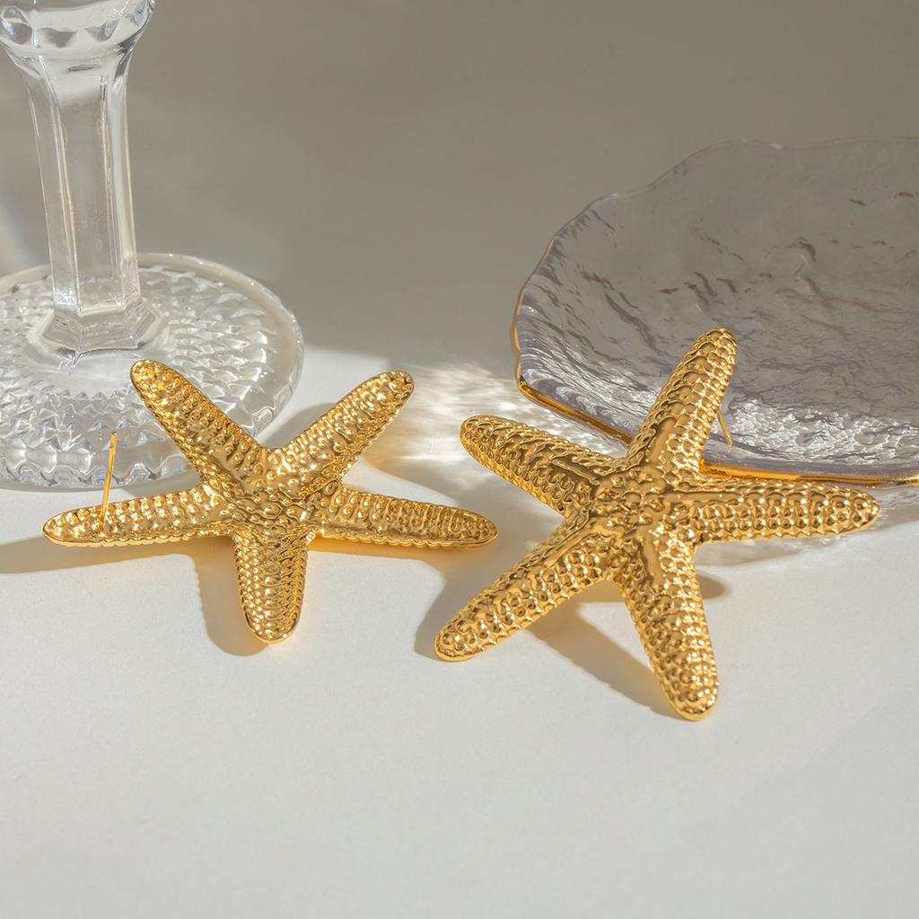 1 Pair of Pentagonal Starfish Shaped Earrings , Bright Gold Metallic Texture,  Highlighting Exquisite and Noble Sense