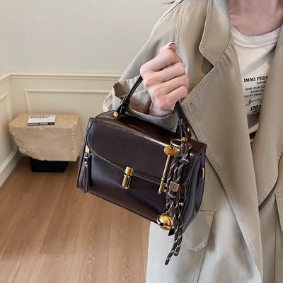 Sac carré rétro portable pour femmes 2025 nouvelle mode tendance automne et hiver design de niche coréen sac bandoulière messager