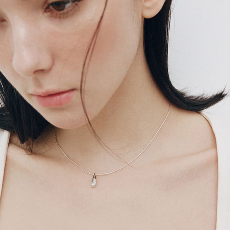 LUMIAH S QUIET DROP NECKLACE