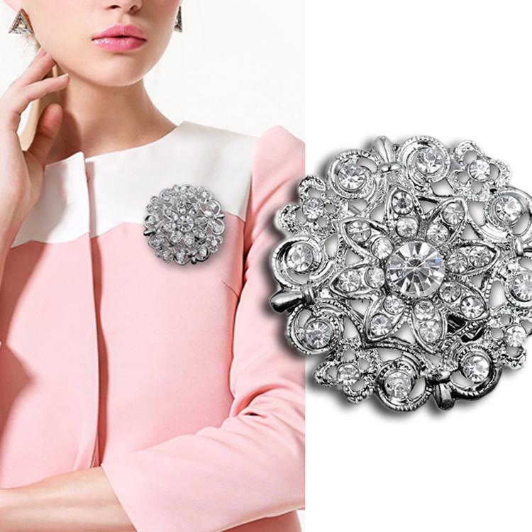 Stylish Small Rhinestone Alloy Flower Brooch