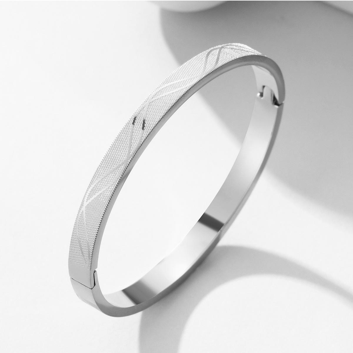 New titanium steel bracelet creative corrosion wavy grid buckle couple bracelet stainless steel decoration