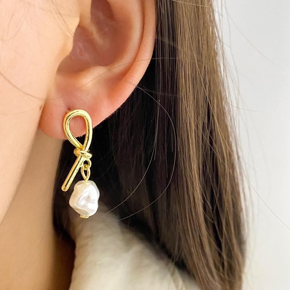 

Модные элегантные серьги золотого цвета для женщин, белые темпераментные серьги-гвоздики нестандартной формы, модные ювелирные изделия, подарки