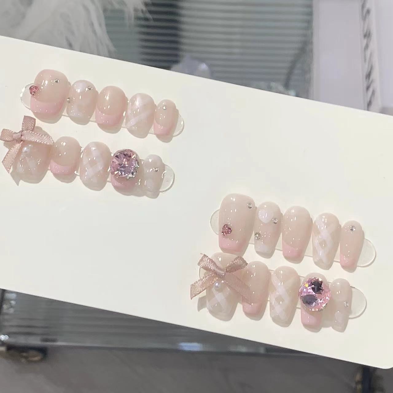 

Белая клетка телесного цвета, пудра, французский бант, мечта, возлюбленная, одежда, доспехи L