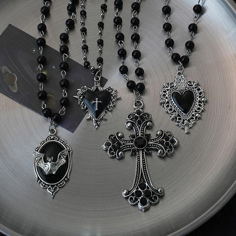 Personality Retro Vampire Bat Cross Heart-shaped Pendant Black Round Bead Chain Necklace for Women Gothic Hallowmas Jewelry Gift