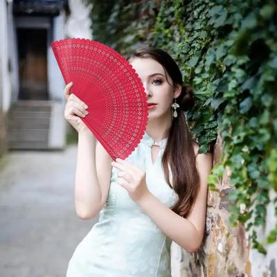 Ventaglio Pieghevole Vintage Ventaglio da Ballo in Bambù Fatto a Mano Stile Cinese Ventaglio a Mano Intagliato per Spettacolo di Danza Estate Uscita Quotidiana
