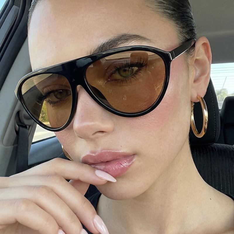 Retro Pilot Style Sunglasses for Men Women UV400 Protection Black Frame Brown Lens Fashion Shades for Driving Outdoor Activities