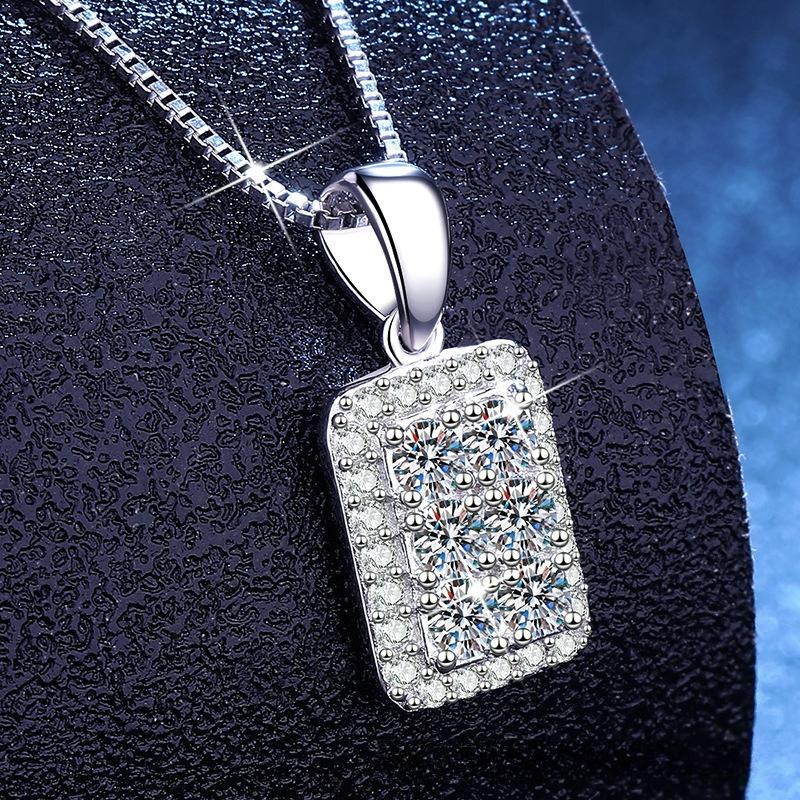 Platinum PT950 Gold Moissanite Necklace with Sparkling Diamonds, Simple and Luxurious, Niche Pendant, Collarbone Chain