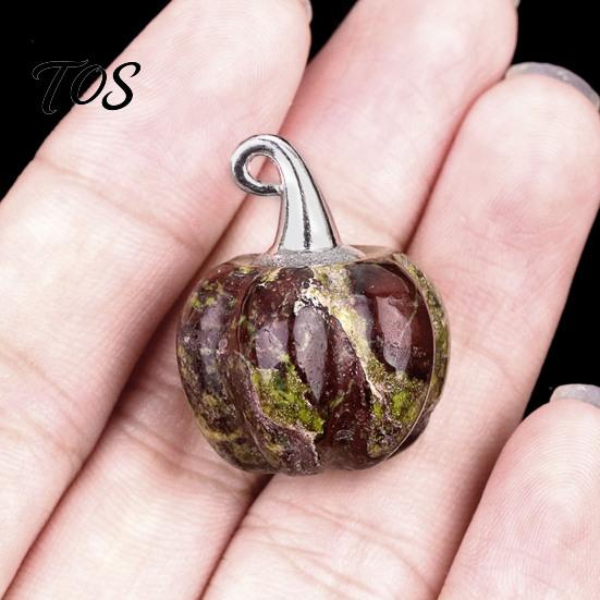 Mini geschnitzte Kürbis-Ornamente Natürlicher Kristall-Anhänger, Stein-Charm mit Mikro-Landschafts-Accessoires Metallhaken, Halloween-Dekoration, Ferienhaus