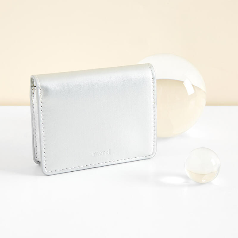 

Simple Half Wallet Silver (28002998)