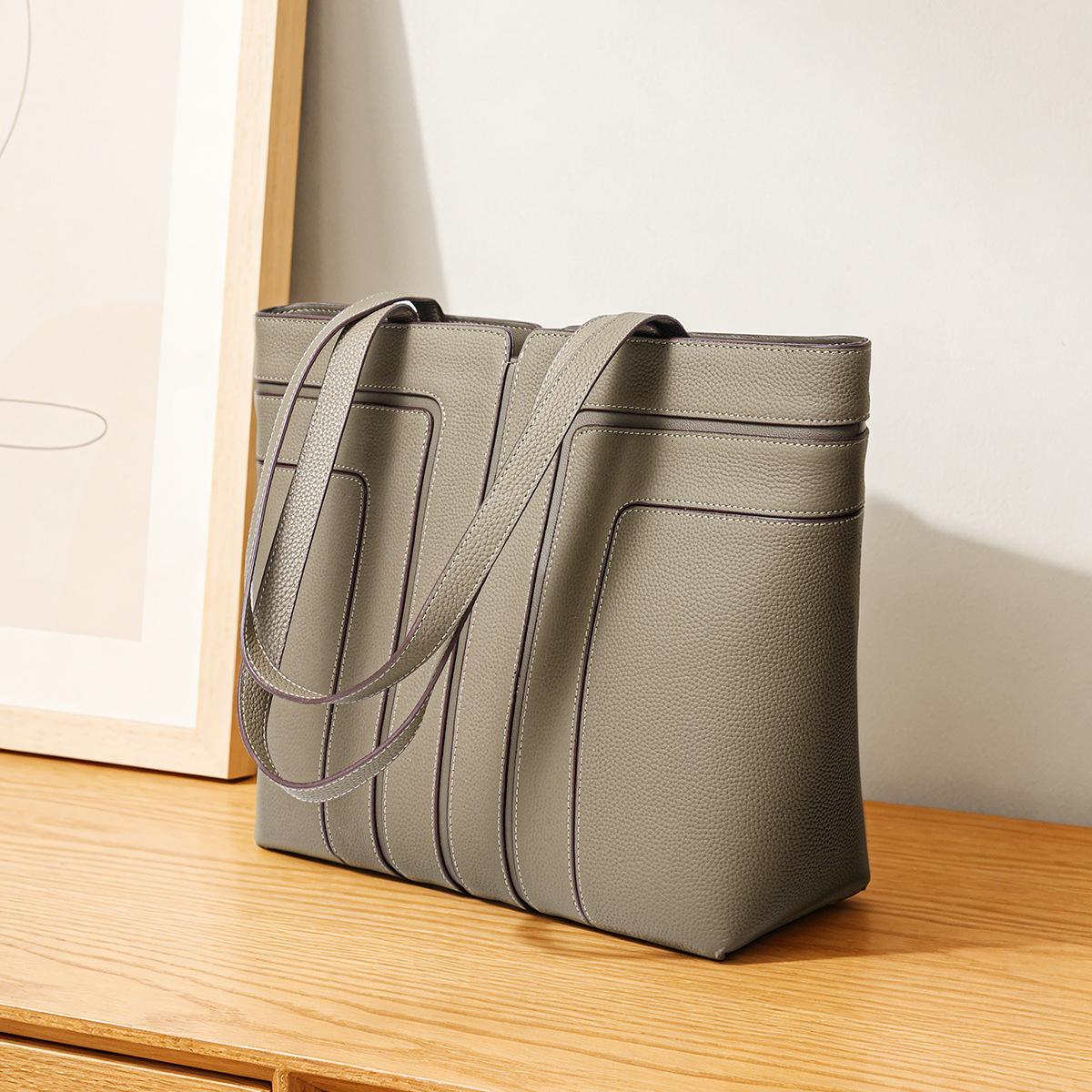 

Tote Bag with Large Capacity for Women s Commuting, High-end Feeling, Hot Selling for Work, Light Luxury Handbag, Korean Niche Leather Computer Bag