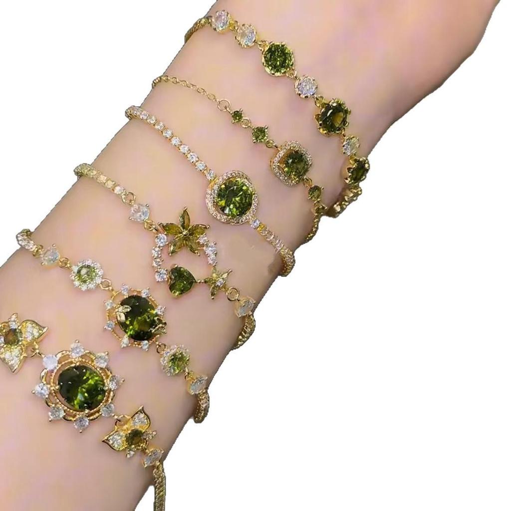 Elegante Bracciale a Pendente Fiore Geometrico in Zirconia Francese – Gioiello da Mano Lussuoso e alla Moda per Donne