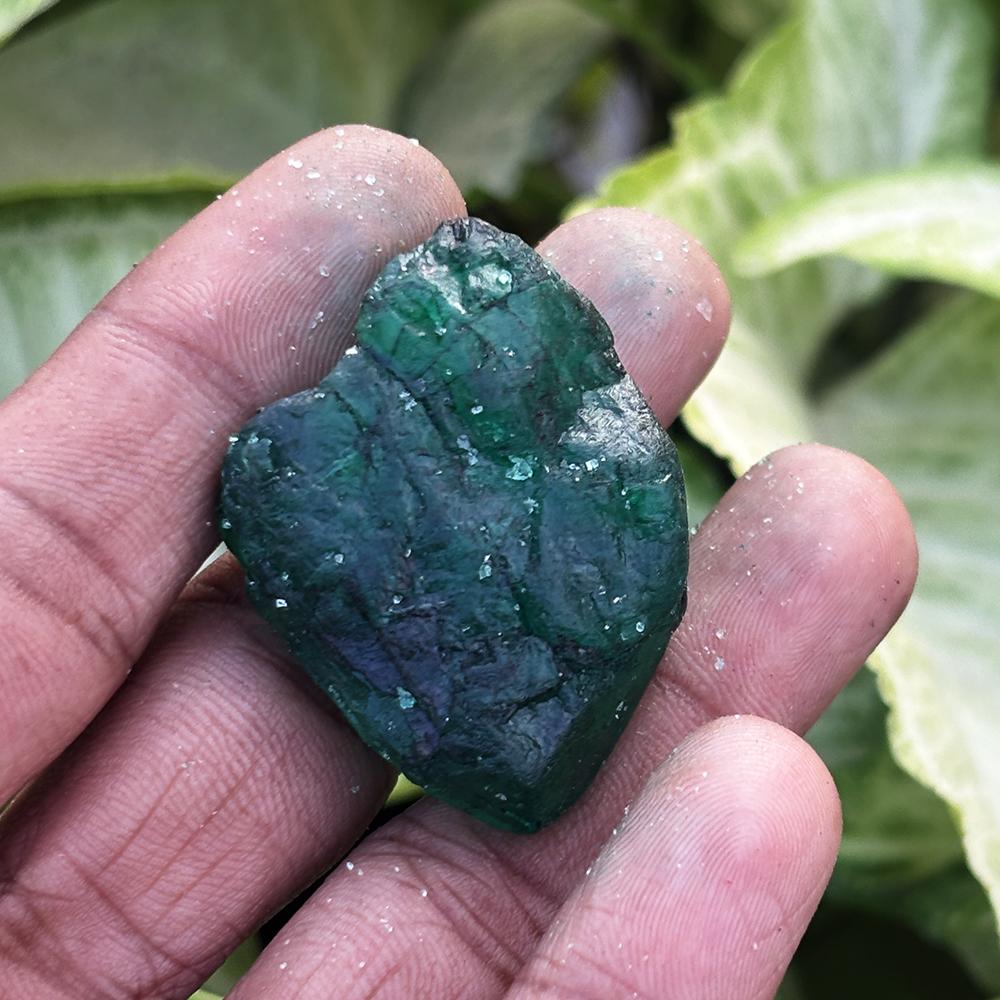 Natural Green 154.70 Ct Uncut Certified Emerald Rough Gemstone For Collector's