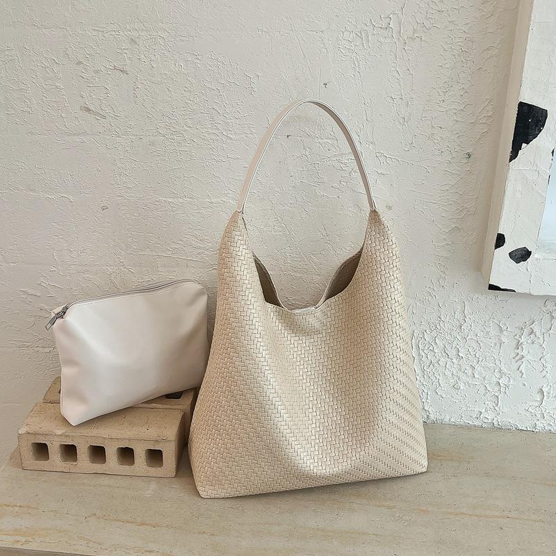 Korean Designer Large-Capacity 2026 Tote Bag: Stylish, Personalized, Women’s Fashion for Commuting - Wear As Shoulder or Crossbody.