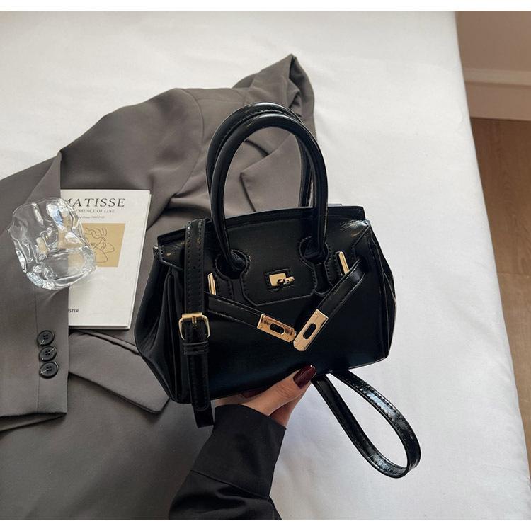 

Retro premium texture 2025 small square bag fashion trend shoulder bag commuting versatile trend women s shopping messenger bag чёрный