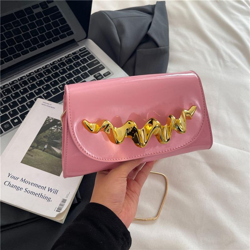 New Women's Personalized  Fashionable  Flap Ladies Chain Crossbody Bags Versatile Commuter Shoulder Bags Leather Handbag Wallet
