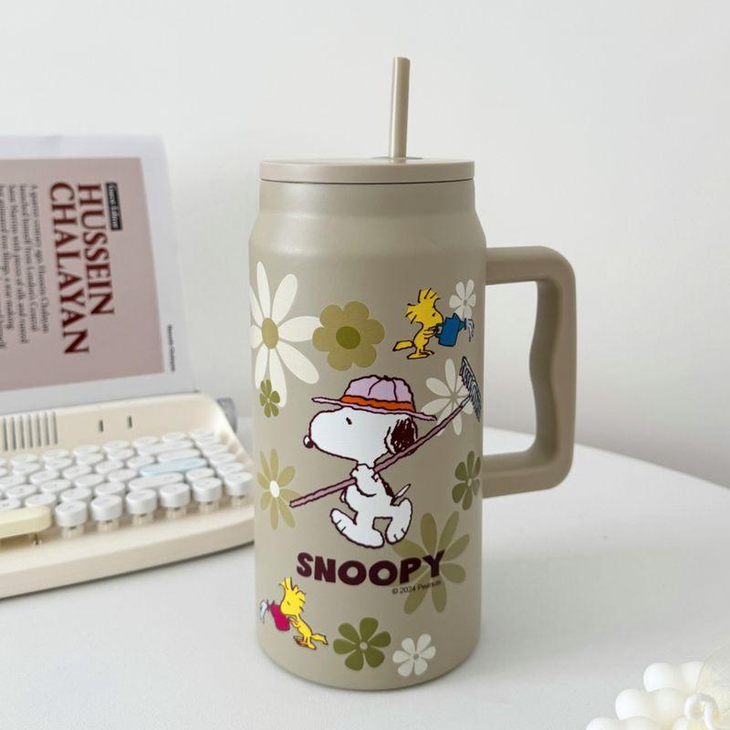 Snoopy Large-Capacity Insulated Cup, Giant Ice Cup, High-Value Student Water Bottle with Handle and Straw, Portable