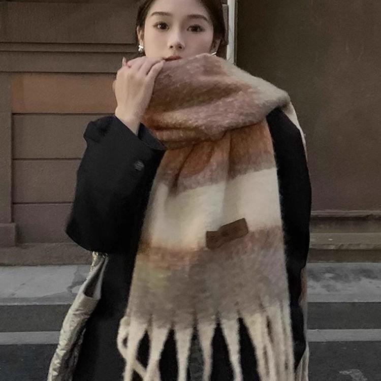 2025 Retro Striped Gradient Scarf: Thickened Warm Neck Warmer for Women
