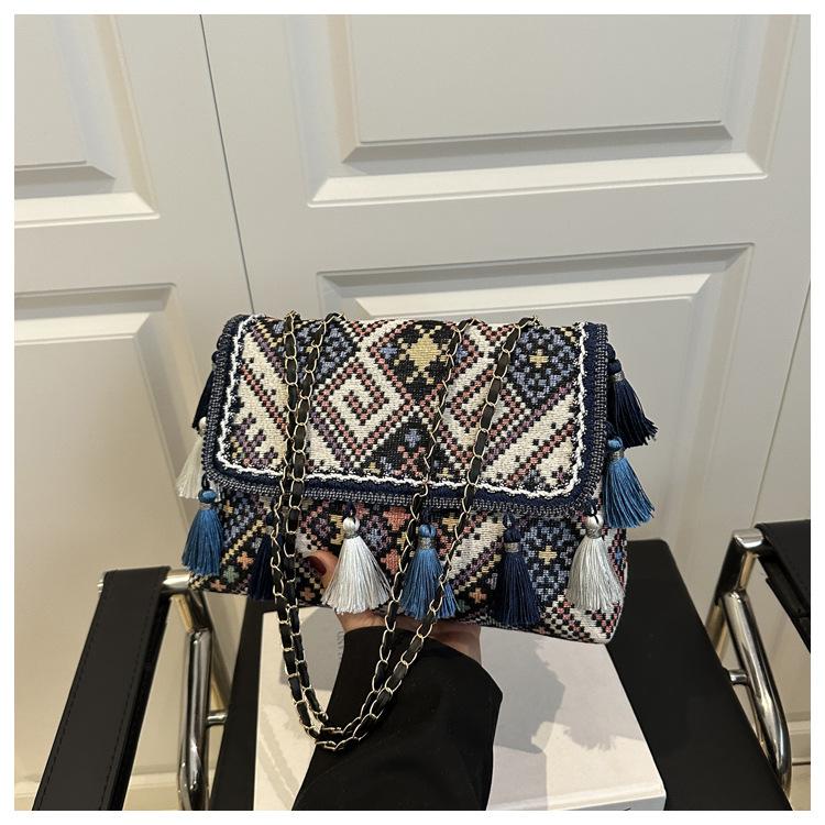 

осень и зима 2025 новый ретро вязаный бахромчатый флип сумка-мессенджер с широким плечевым ремнем сумка в иностранном стиле с ромбовидным узором чёрный